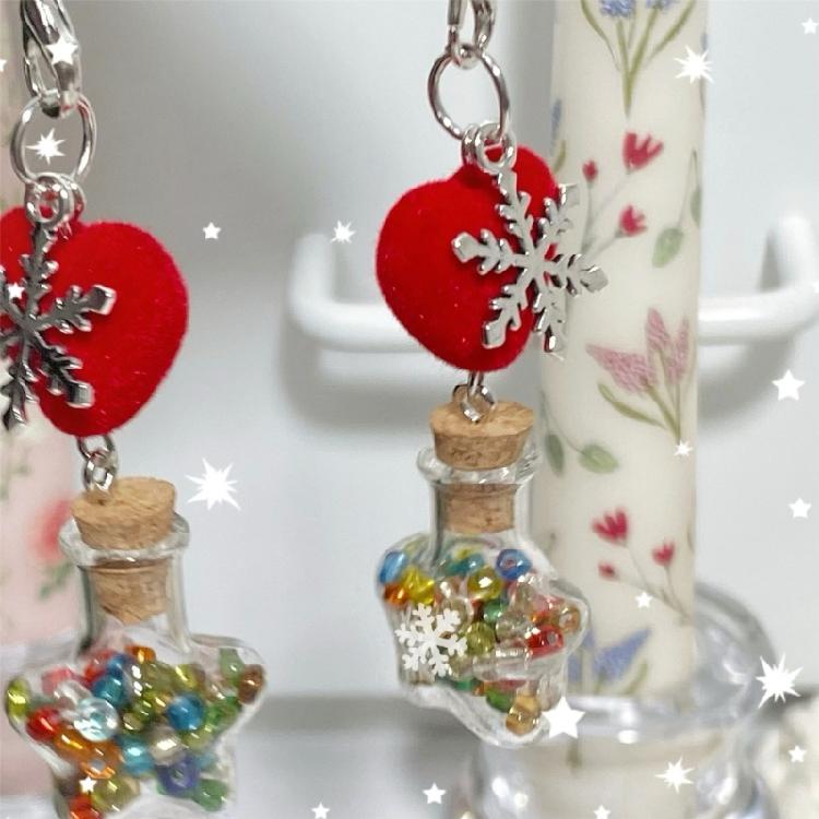 Sturdy Quality Snowflake Flocking Phone Lanyard Key Pendant for Fashion Enthusiasts of Festive and Individualized Gear