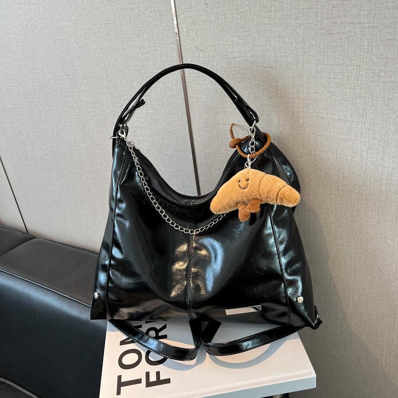 

2025 autumn and winter new one-pack multi-purpose tote bag women s black chain large-capacity commuter backpack shoulder bag Single Pack