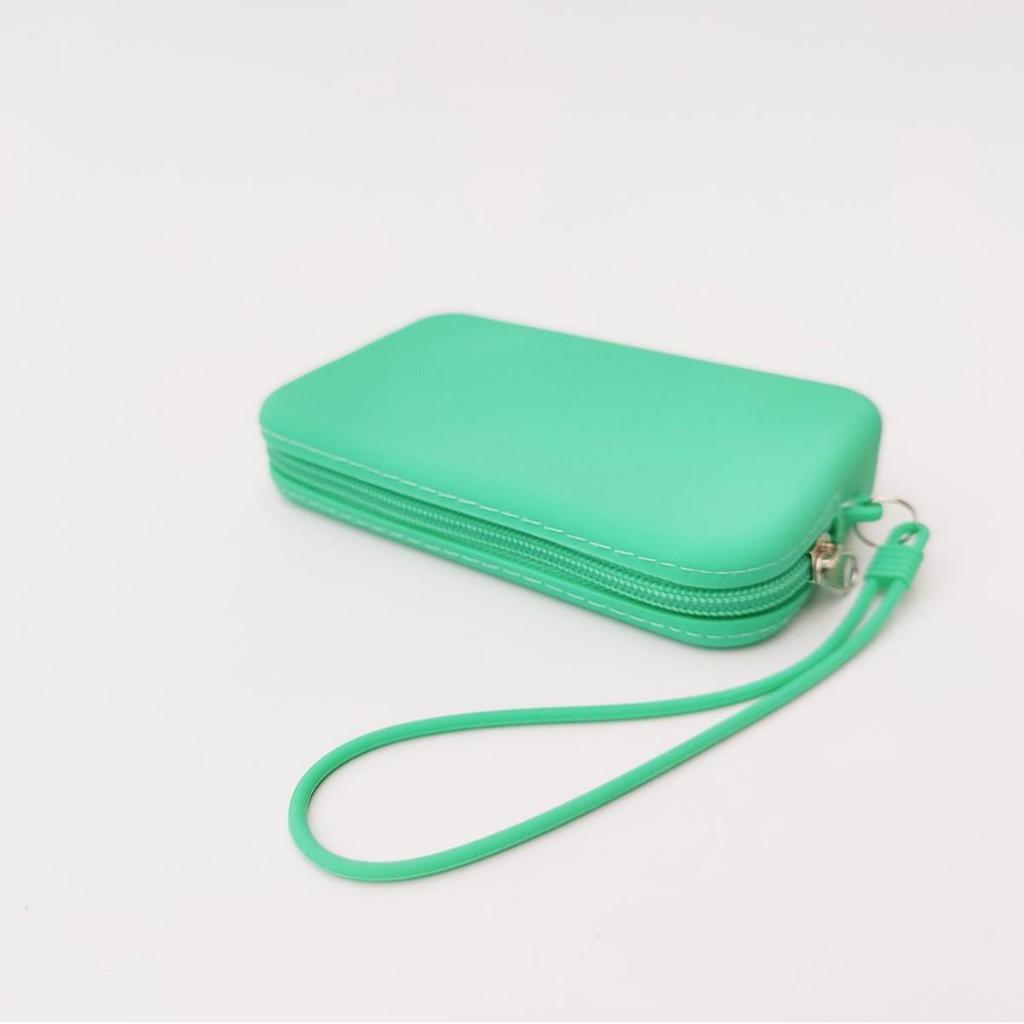 Portable Silicone Card Holder – Travel Organizer for ID, Bank, and Transportation Cards