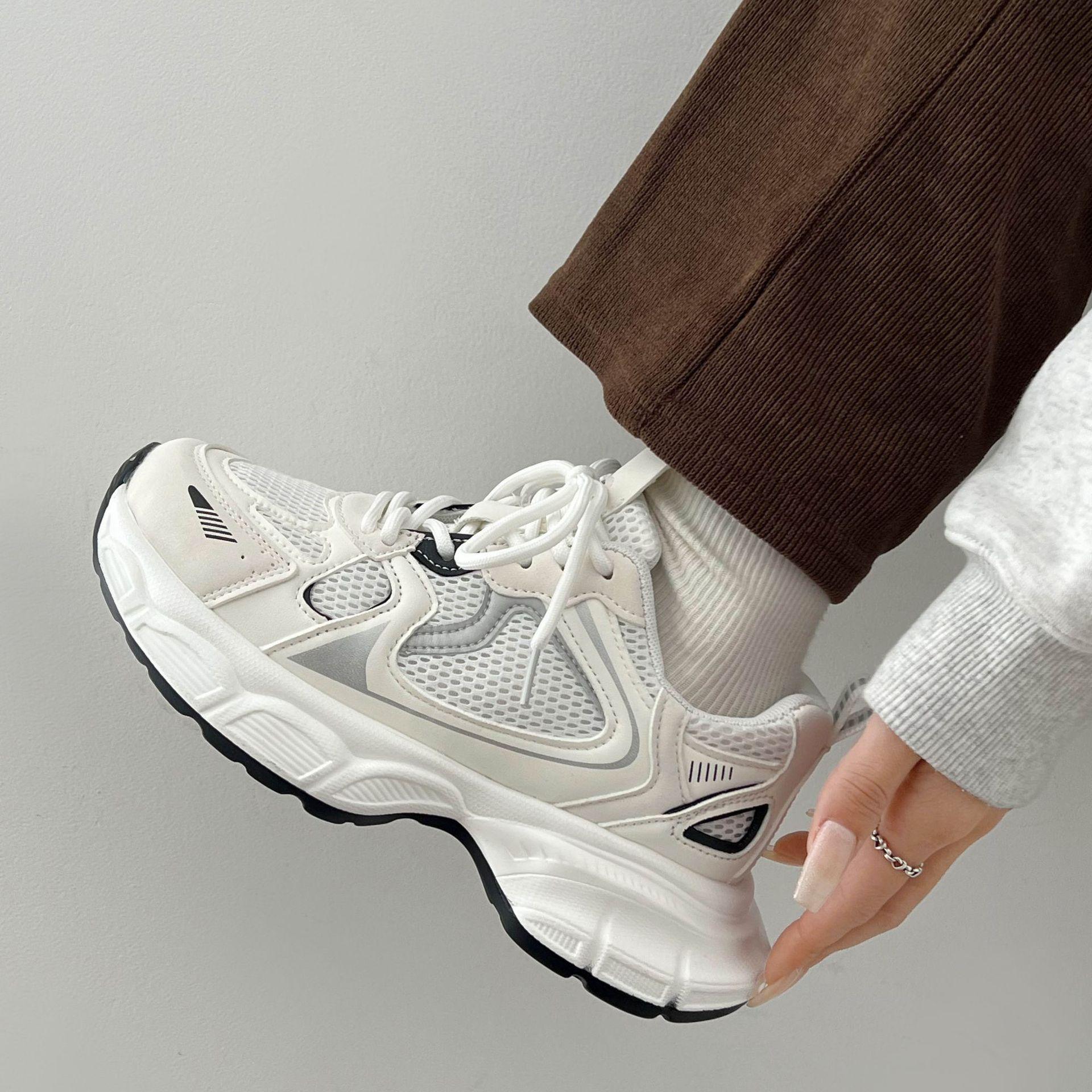 

Повседневная дышащая однотонная сетчатая женская спортивная обувь 2024 года, весна, новые модные туфли с мелким носком, увеличивающие рост 40 белый