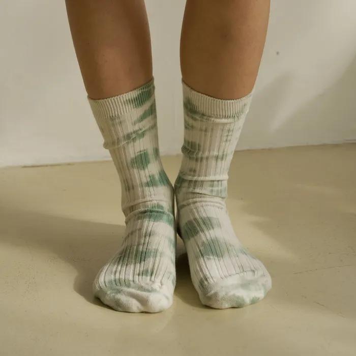 Plants tie-dye socks in green_Plant-dyed socks green