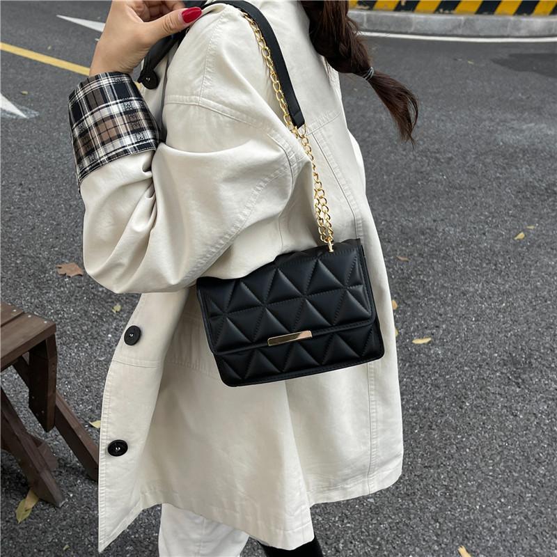 This Year, the Popular Simple Bag Women's Autumn New Korean Version of the Chain Shoulder Small Square Bag Fashion Casual Messenger Bag