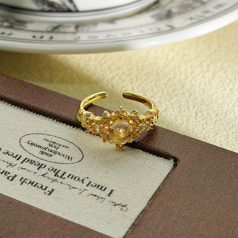 Hochwertiger leichter Luxus Retro Hofstil Mondstein Diamant Zirkonstift Ring Mittelalterlicher Vintage Ring Frau