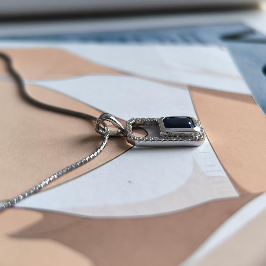 Серебряная подвеска с сапфиром 1.627ct, фианитами (2202509)