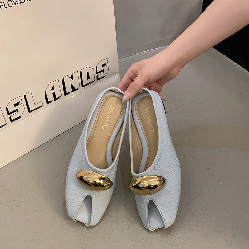 

Niche 2025 summer new European and American fashionable metal buckle imitation leather slippers women s flat bottom sexy fish mouth open-toed sandals 40 синий