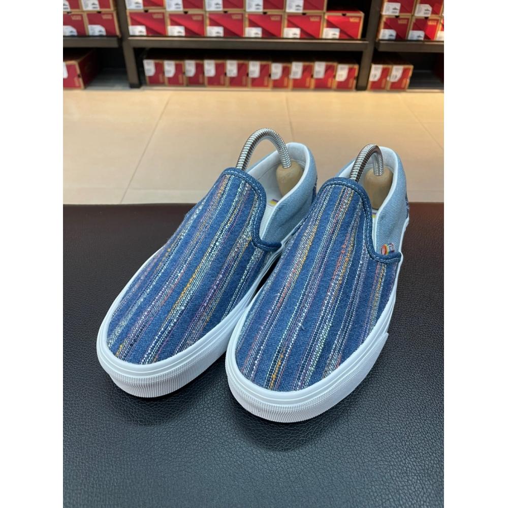 

Vans Unisex ClAssic Slip On Sneakers 2gether As Insulated Multi Vn000bvzcyl Blue/220