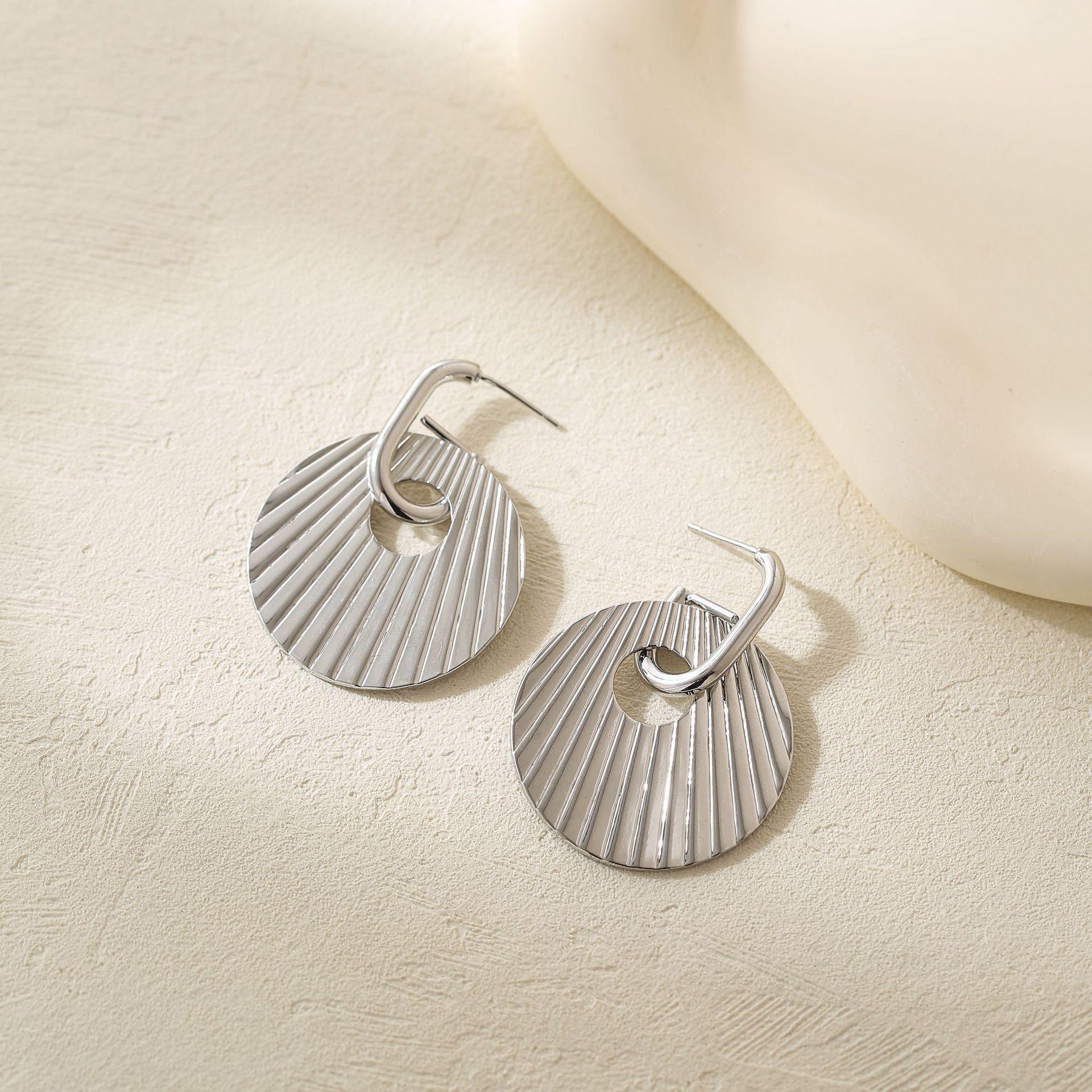 

European & American Gold-Plated Silver Needle Metal Earrings