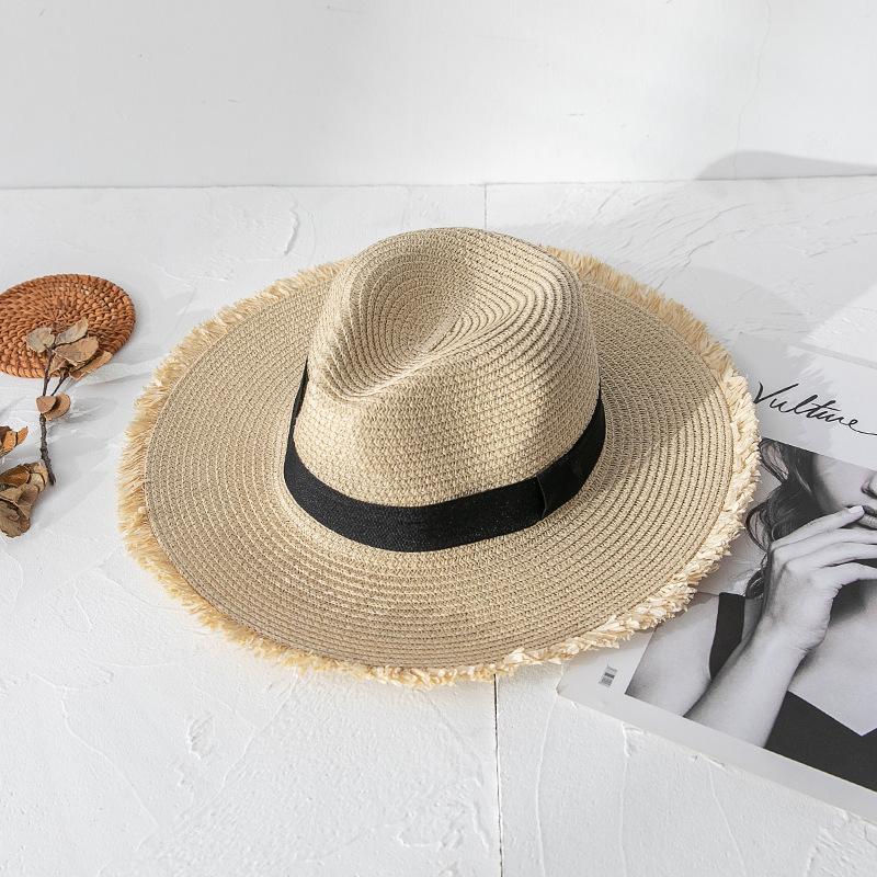 Stylish and Protective Panama Hat with A Wide Brim, Perfect for Men and Women To Wear on Sunny Days At The Beach