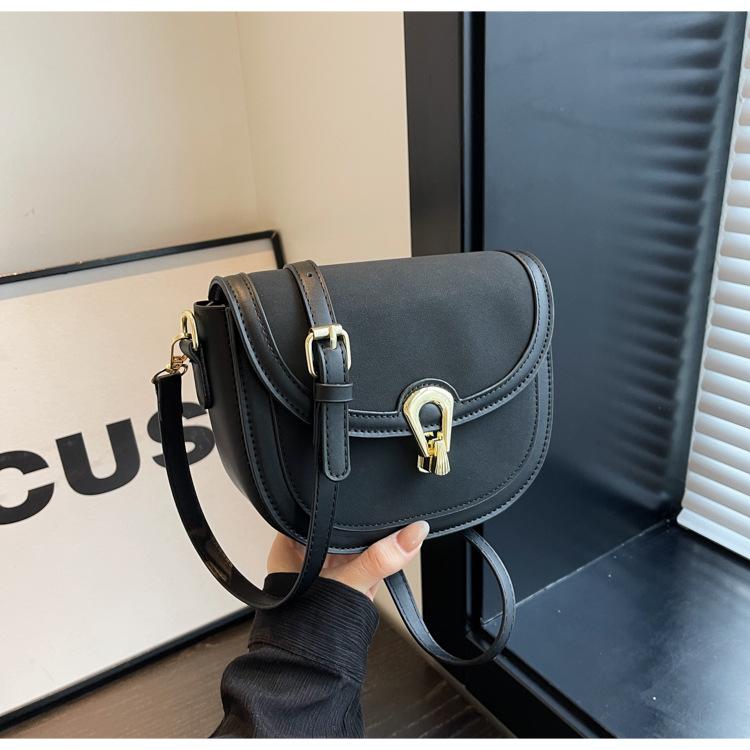 

Высококачественная нишевая сумка женская осень и зима 2024 новая ретро сумка через плечо популярная корейская версия сумка-седло чёрный