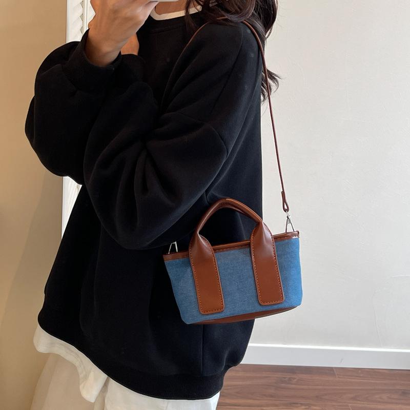 Foreign order retro portable small bag women's 2025 spring and autumn new pillow bag advanced texture versatile commuter messenger bag