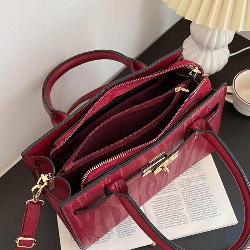 New Stylish and Simple Lock Kaibaoli Portable Shoulder Oblique Span Women's Bag