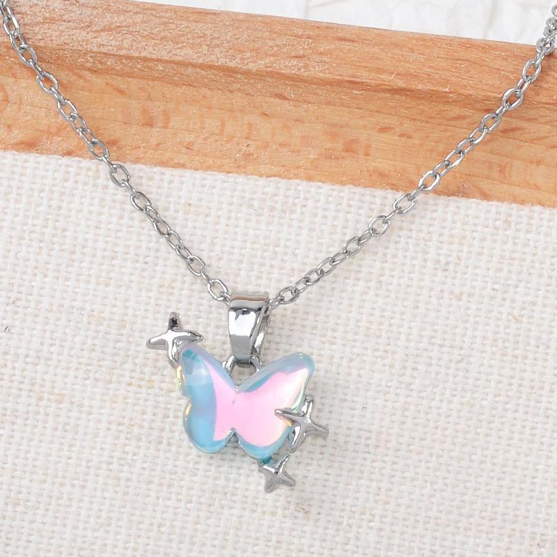 Cute Blue Jellyfish Ocean Pendant Necklace Suitable for Women's Unique Aesthetic Charm, Retro Jewelry Accessory Creativity