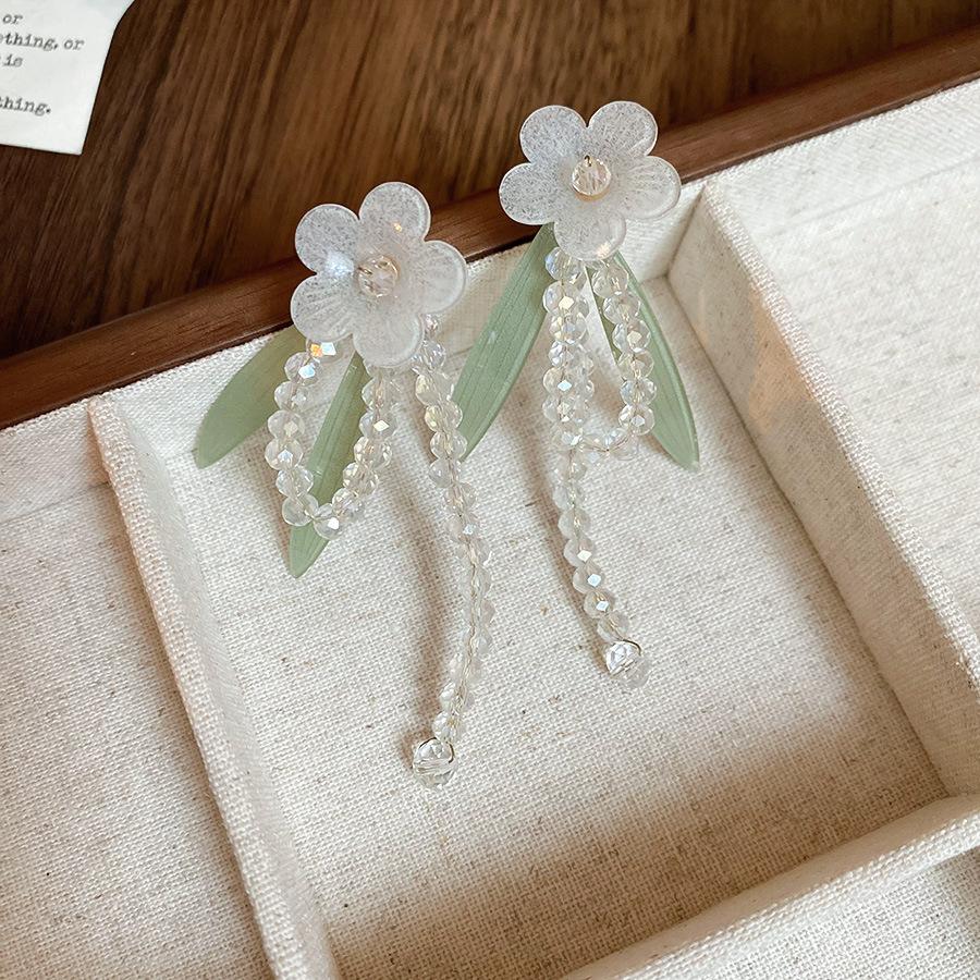 Silver needle French retro flower pearl fringed earrings personality sweet temperament stud earrings women