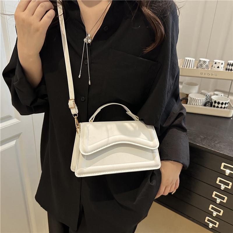 This Year's Popular Bag Women's 2025 Spring New Fashion Simple Shoulder Small Square Bag Casual Commuter Messenger Women's Bag