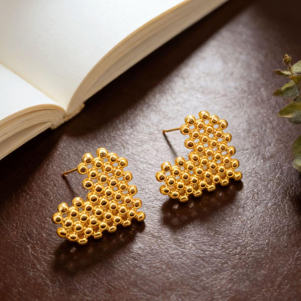 Stainless Steel Heart Earrings - Fashionable, Versatile, European & American Style, High-End Titanium Steel Design for Women.