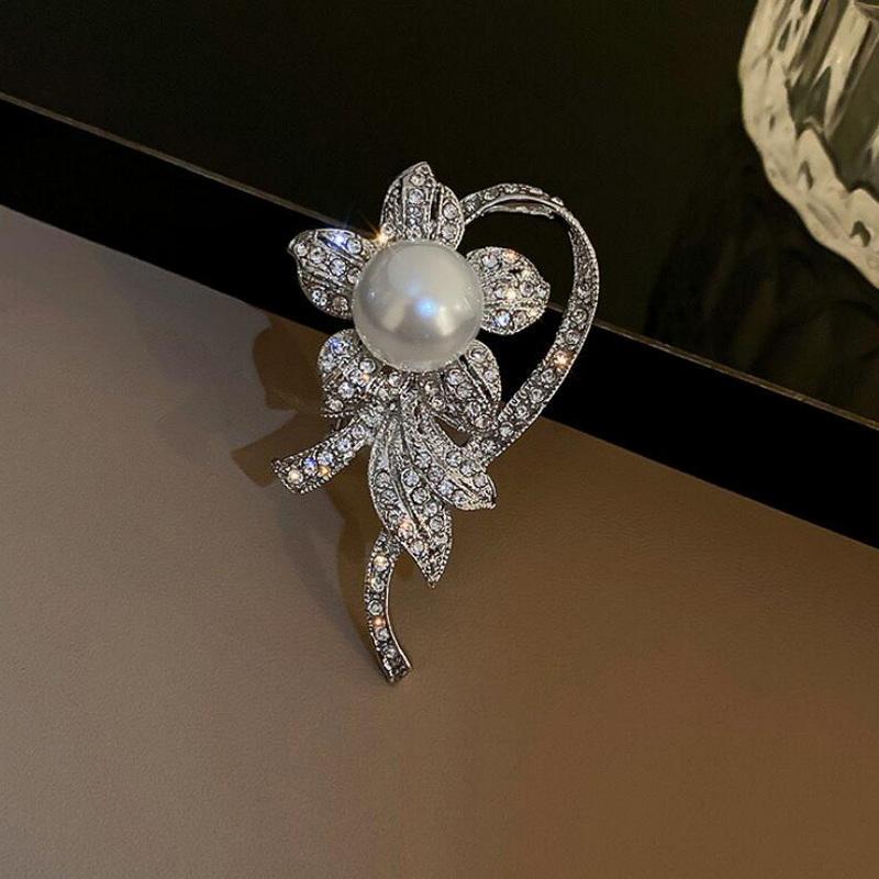 Luxury Yellow Enamel Sunflower Brooches For Women Rhinestone Plant Daisy Moon Flower Lapel Pins Clothes Badge Gorgeous Jewelry