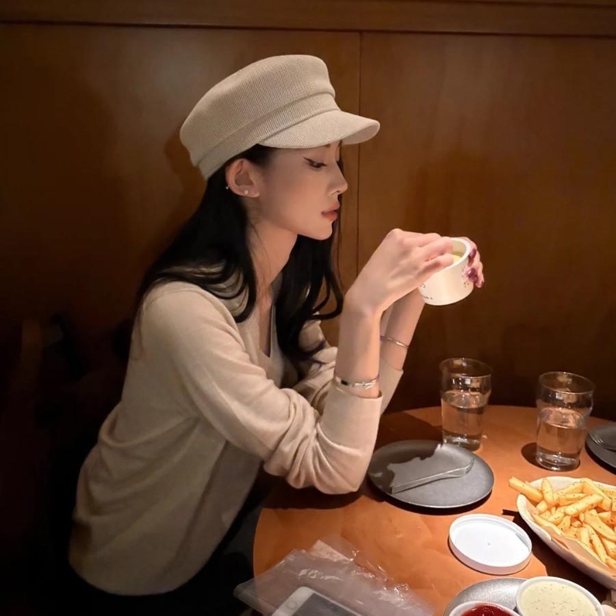 Spring and Autumn Simple Newsboy Hat White Black Cap Female Casual Sunshade Artist Hat Show Face Small Octagonal Hat Tide