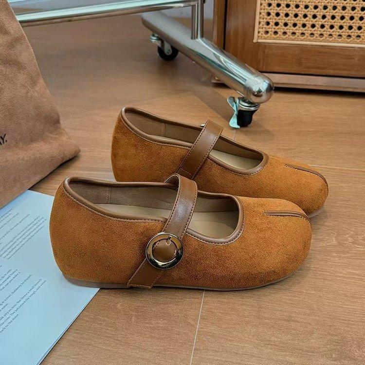 Retro Low-cut Women's Shoes - New Style with Soft Sole and Flat Bottom