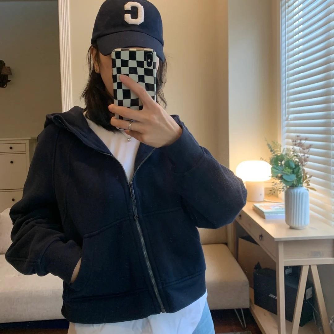 

Женская куртка-свитер на молнии с капюшоном из нового бархата, свободного кроя, в спортивном стиле, для осени и зимы M чёрный