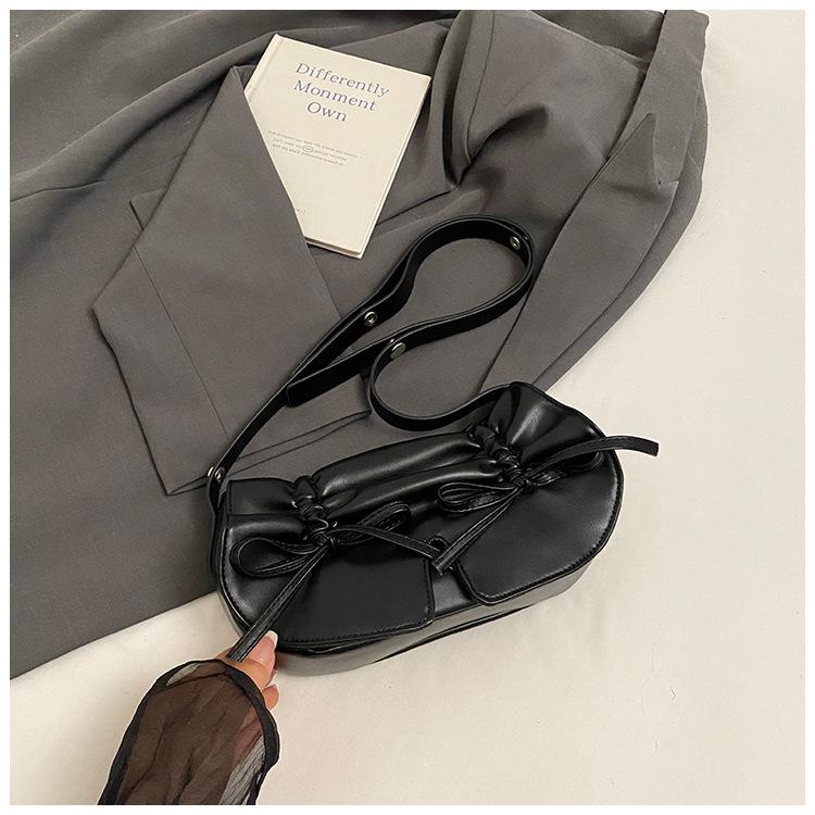

Sweet Bow Pillow Bag Women s 2025 New Spring and Summer Fashion Versatile Messenger Bag Versatile Shoulder Underarm Bag