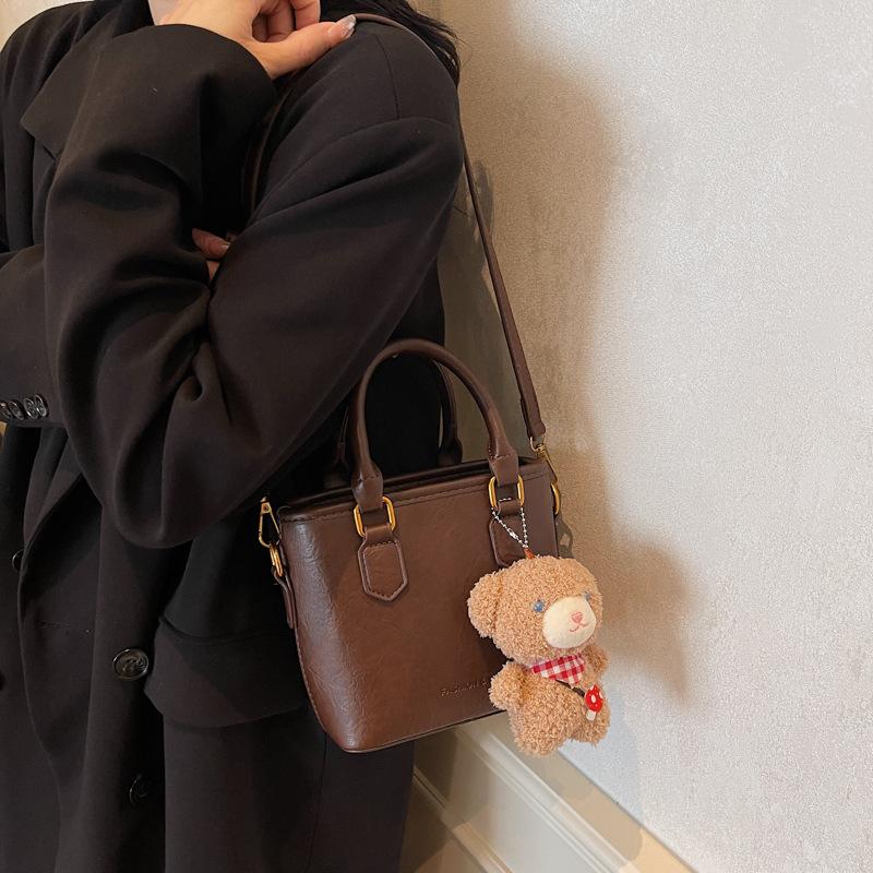 Retro High-End Hand Carry Fashion Bucket Bag Women'S Simple Shoulder Oblique Span Bag