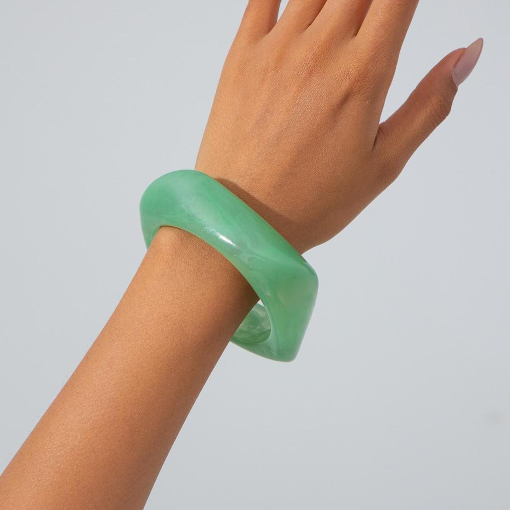 Vintage Coloful Irregular Acrylic Resin Chunky Bangles for Women Hip Hop Geometric Wide Kpop Bangle Bracelets Couple Jewelry Pulseras