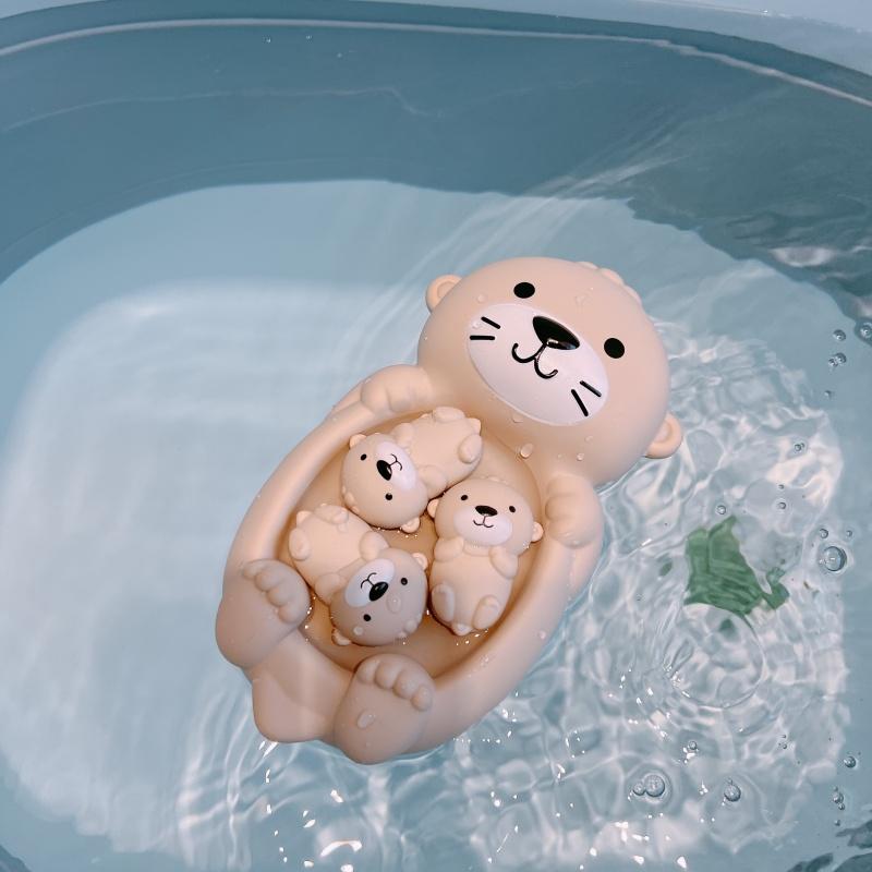 4pcs Children's Bathroom Floating Animal Otter Sealed Floating Water Toy Baby Bath Toys Swimming Pool Toy Comfort Toy