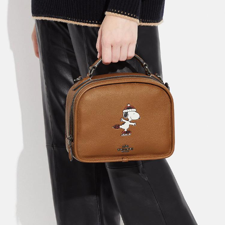 Coach X Peanuts Snoopy Collaboration Lunch Pail 22 Zipper Closure Snoopy Print Pebble Leather Handheld Shoulder Crossbody Bag Small CE846-QBQUN
