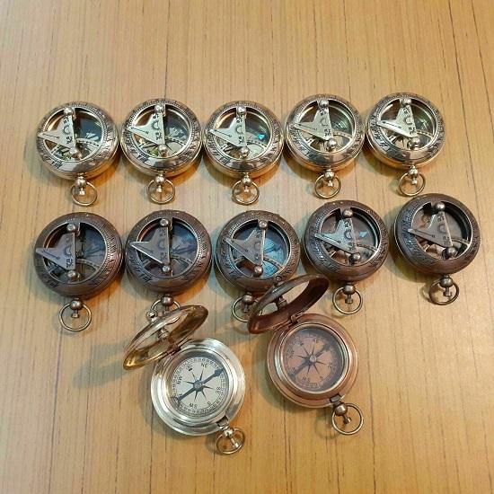 

Лот из 12 Антикварная латунь Кнопочный солнечный компас 5,08 см Морской подарок Подарок ручной работы