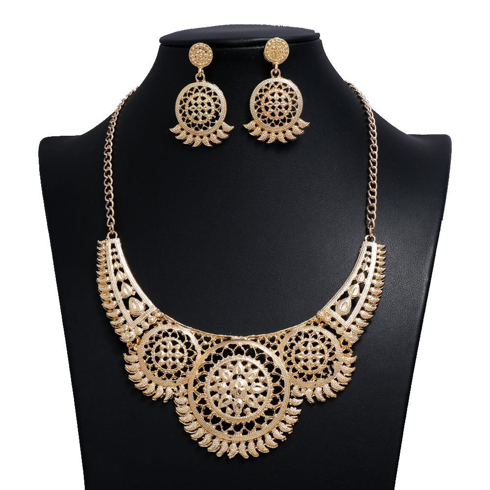 Ethnischer Stil Schmuck Halskette und Ohrring Set Mit Hohlblumenmuster Metallisches Finish Für Damen und Herren