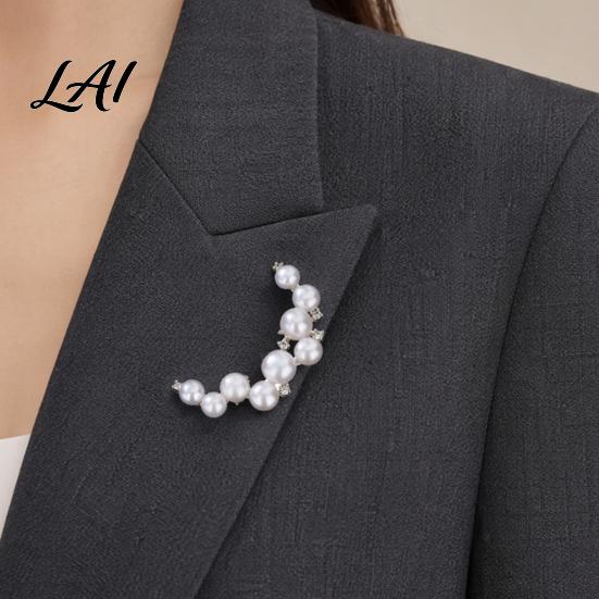 Rhinestone Brooch Pin Curved Design Imitation Pearl Lapel Versatile Daily Wear Pearlescent Texture Badge for Coats Shirts Scarves Accessories