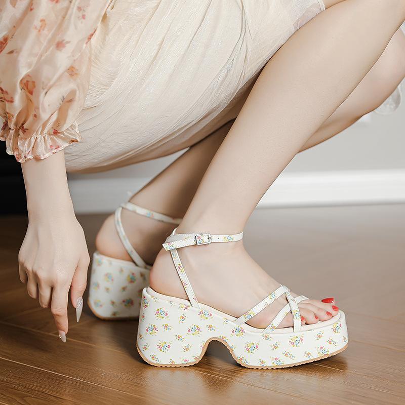 Muffin platform sandals women's summer new slope heel wear small height increase word with floral open-toed Roman shoes