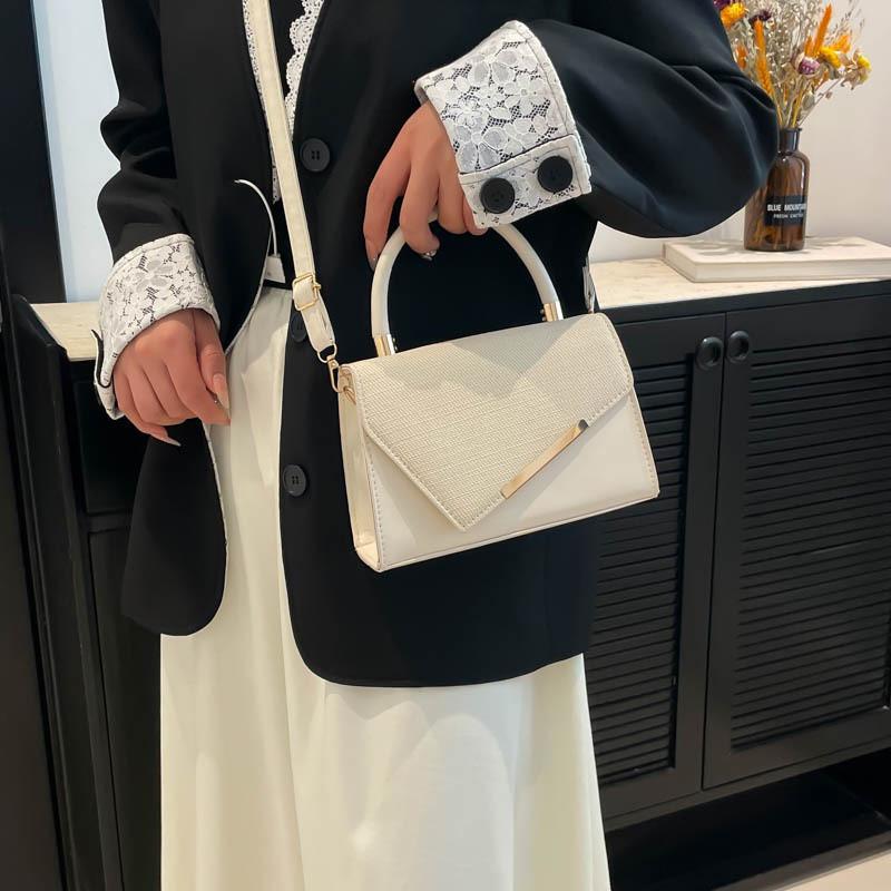 Luxury Splicing Light Contrasting Color Crossbody Bag With Magnetic Buckle