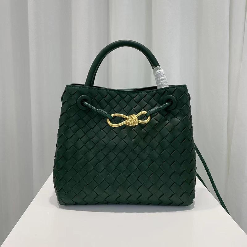 Niche metal rope buckle woven tote bag leather shoulder handheld women's bag large capacity retro old money wind tote