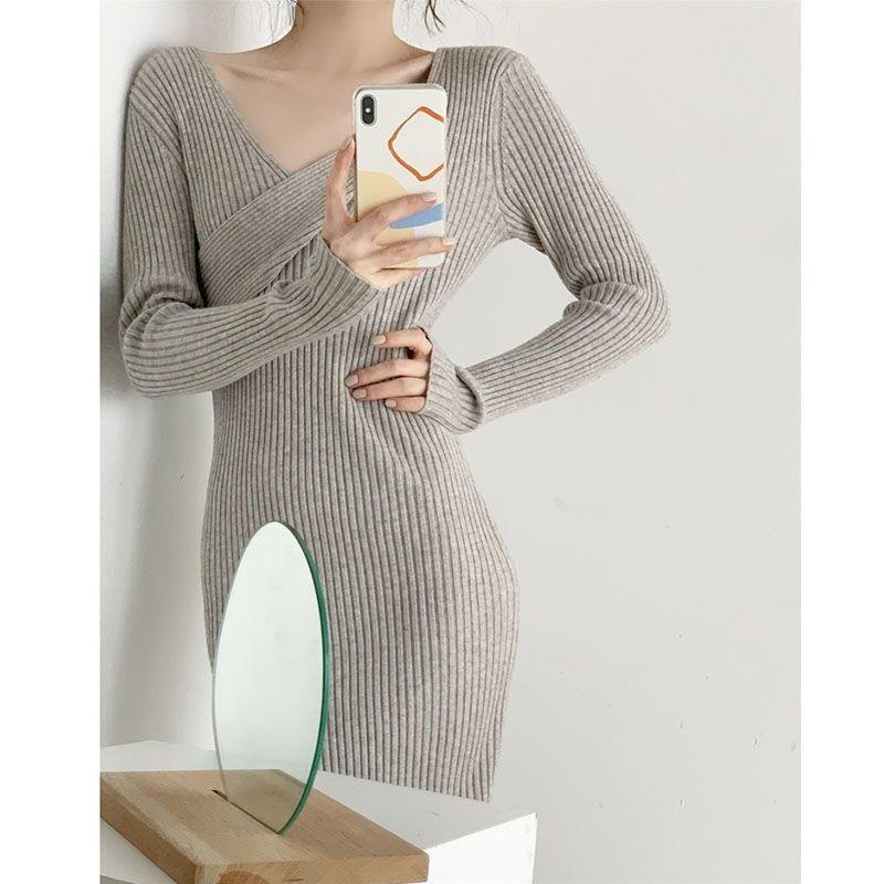 Retro Autumn and Winter Oblique V-neck Black Long-sleeved Knitted Long Skirt Sexy Hip Skirt Thickened Slim Dress