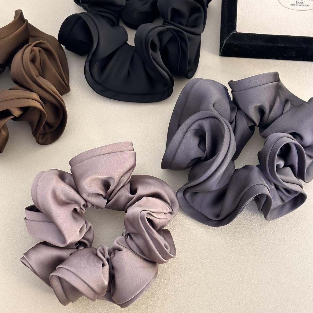 A Simple and Elegant French Retro High-end Black Ear-trimmed Flower Bud Satin Large Intestine Hair Tie