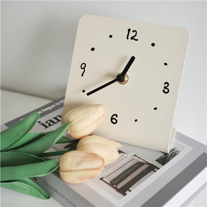 Mu Shang Iron Art Desk Clock: Creative Desktop Timepiece for Living Room or Bedroom Decoration