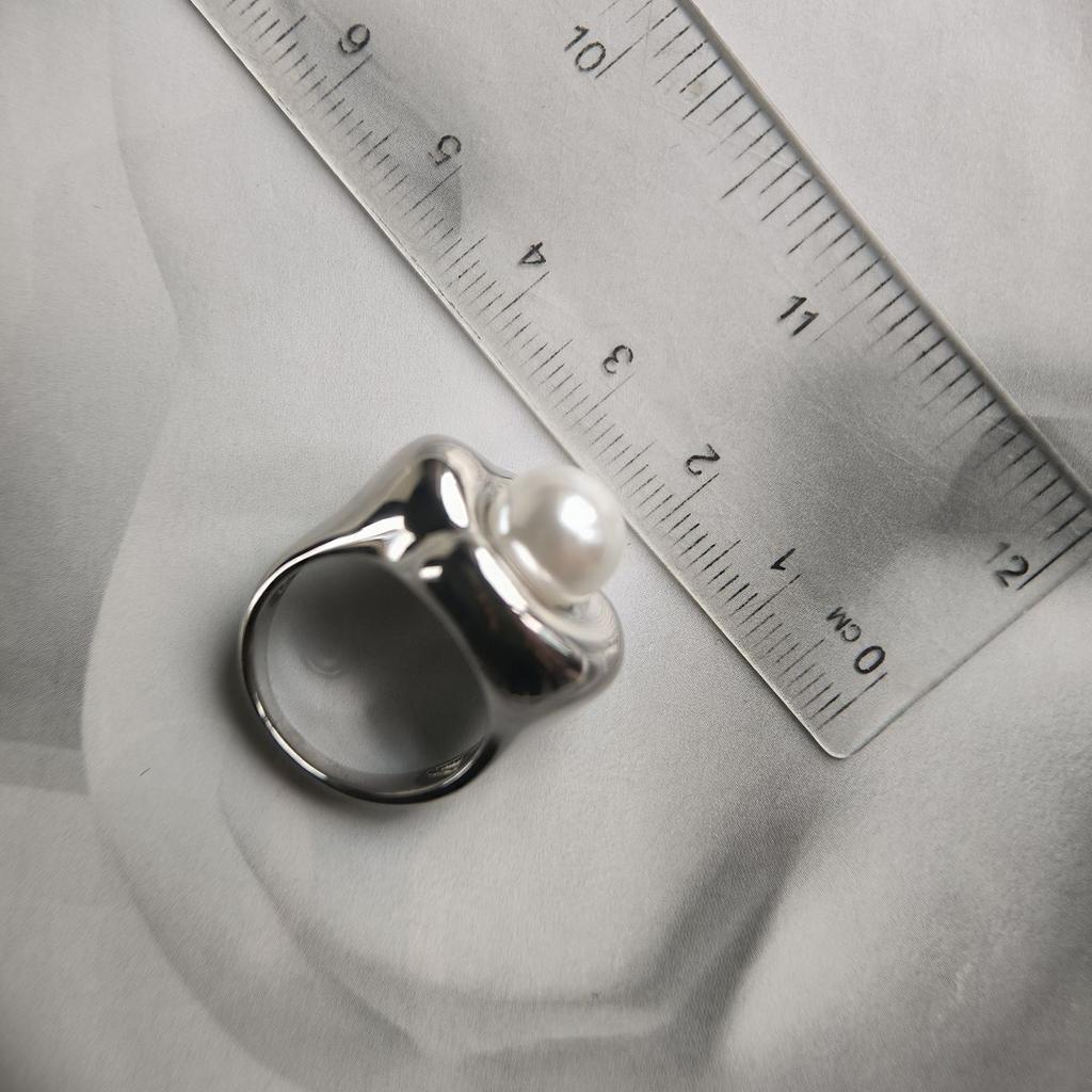 Серебряное кольцо с натуральным жемчугом, вес изделия 10,22 гр (2192657)