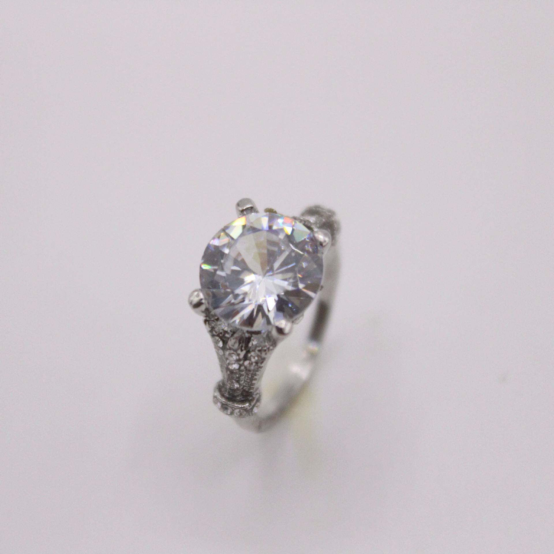 European Art Style Shiny Diamond Ring - Round Super Shiny Design, Hot Selling Fashion Accessory Size 8 серебряный