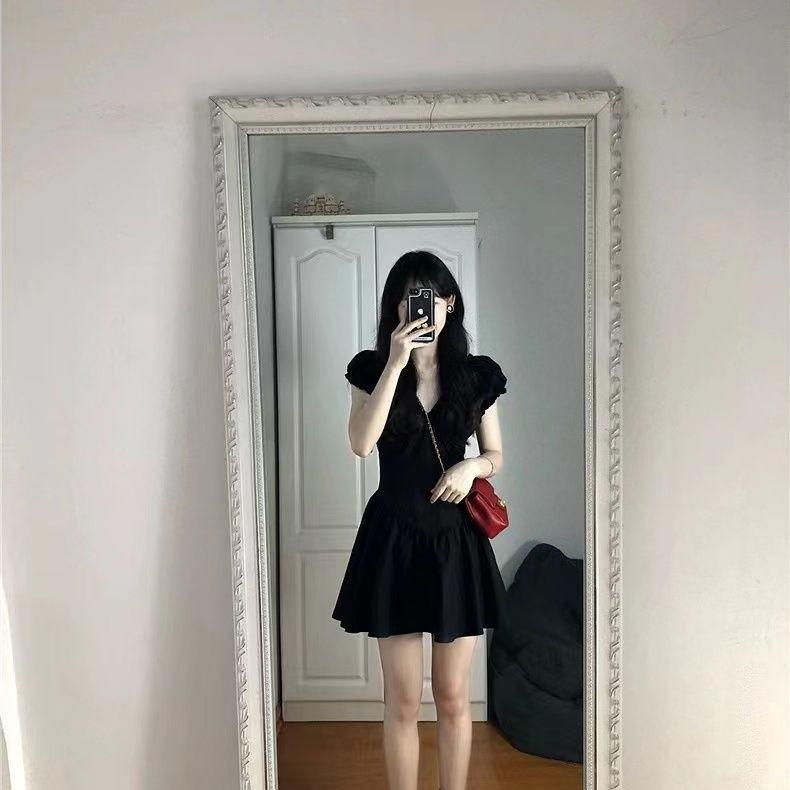 Black Niche French Temperament V-neck Dress Summer Women's Clothing Waist Thin Skirt Small Retro Short Skirt