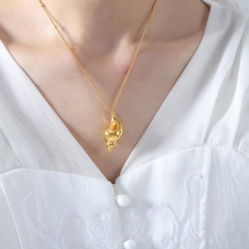 Classic Conch Pendant Necklace with Clasp Bead Chain: Versatile Ocean-Inspired Fairy Accessory