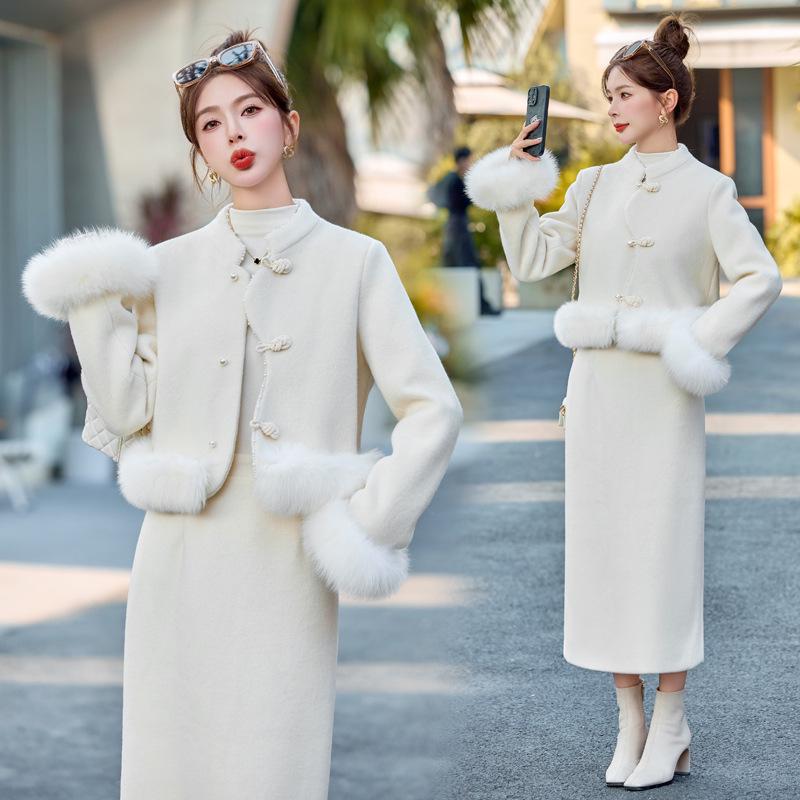 

Зимний модный костюм-двойка: Пуховик и юбка из лисьего меха YJ6879 M (90-110 jin) белый