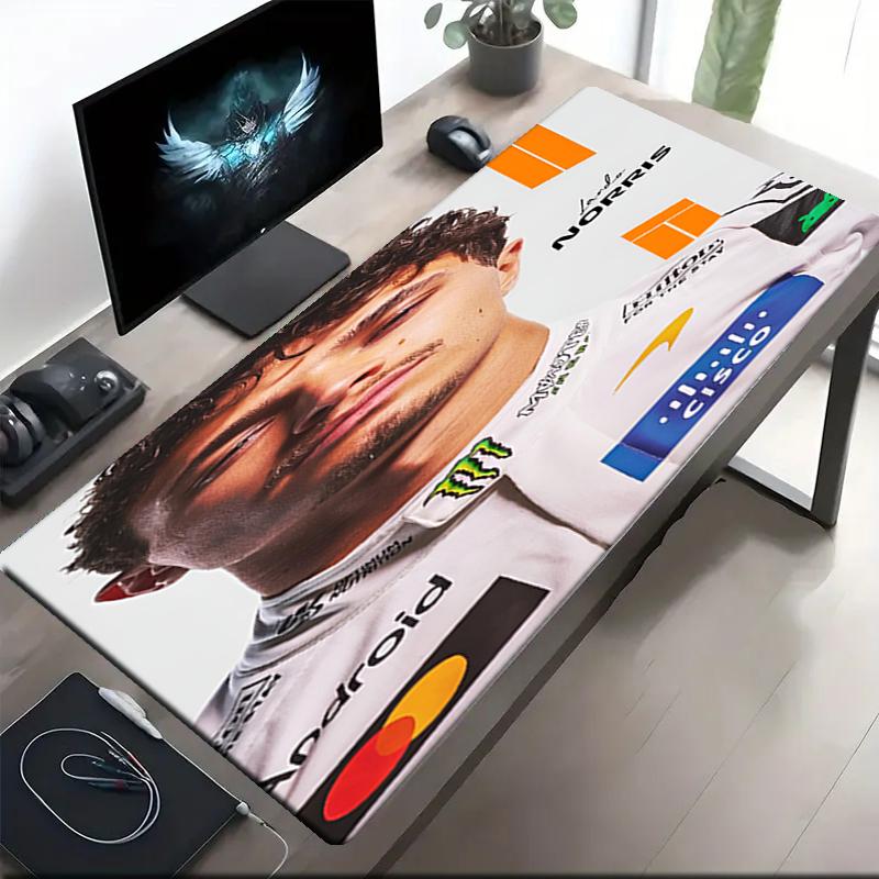 Podložka pod myš s motivem Landa Norrise, Protiskluzová gumová základna, Multifunkční kancelářská a domácí dekorace, Perfektní pro personalizaci pracovního prostoru.