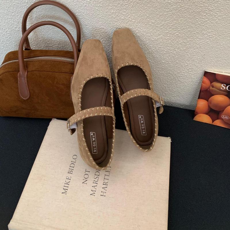 French beanie shoes Mary Jane shoes in the autumn of 2025 new one-word buckle with shallow mouth single shoes women's flat grandma shoes