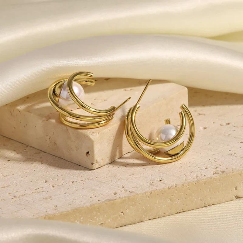 Huitan Metal Women Claw Earrings Inlay Imitation Pearl Modern Fashion Design Female Earrings Daily Wear Statement Jewelry