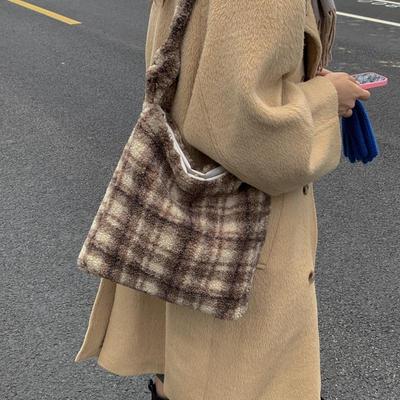 2025 Autumn/Winter Plaid Plush Shoulder Bag: Retro Large Capacity Women's Tote