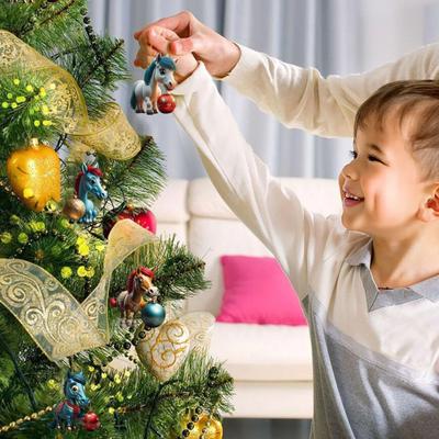Enfeite de Natal de Cavalo Desenho Animado 2D Plano Enfeite Pendurado de Cavalo com Chapéu de Papai Noel e Bolas de Natal Acrílico Amuleto para Retrovisor de Carro