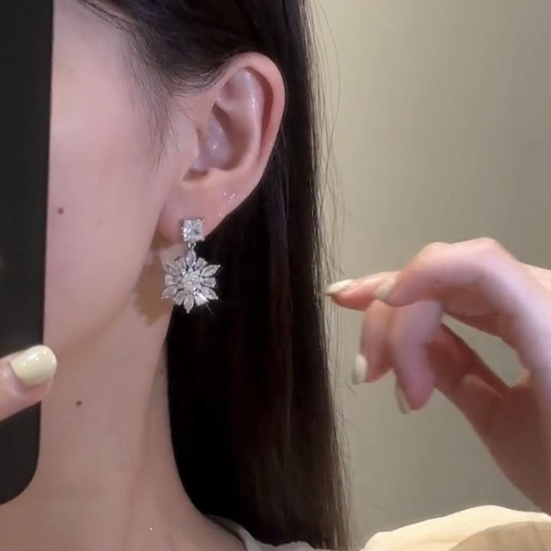 Neue Koreanische Luxus Zirkon Blume Tropfen Ohrringe für Frauen Mode Bolzen Ohrring Schmuck Party Zubehör