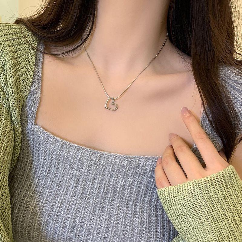 Hollow Peach Heart Necklace Female Tide Sweet Spice Girl Student Simple Collarbone Chain Design Feeling Neck Chain