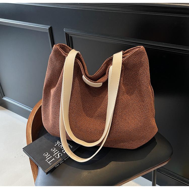 

Bag women s large-capacity new spring versatile casual shoulder bag college student class tote bag темно-коричневого